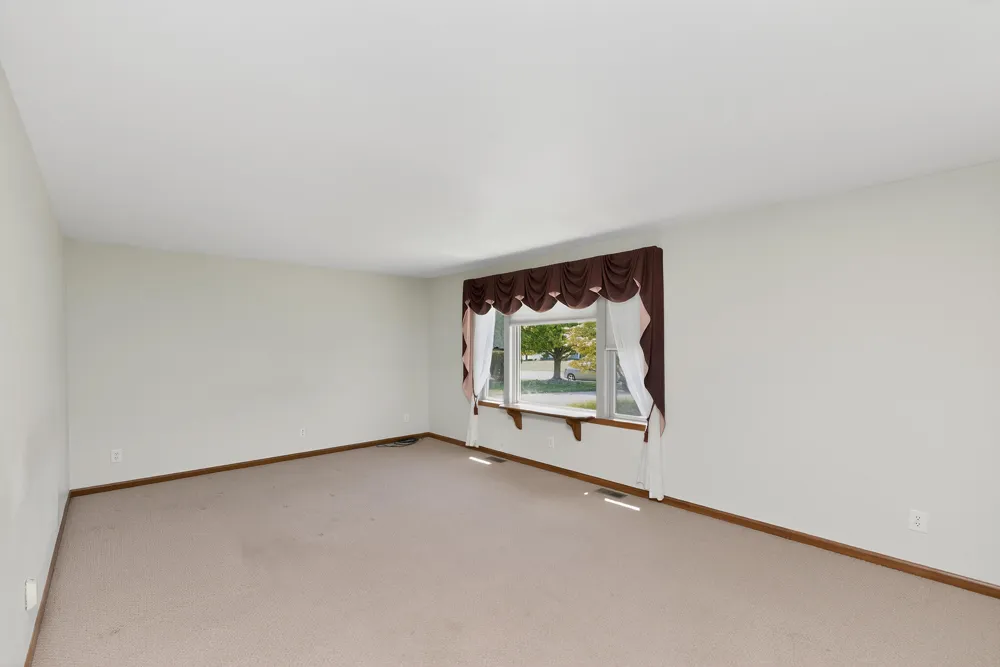 29376 Saddlebred Lane Dowagiac, MI 49047