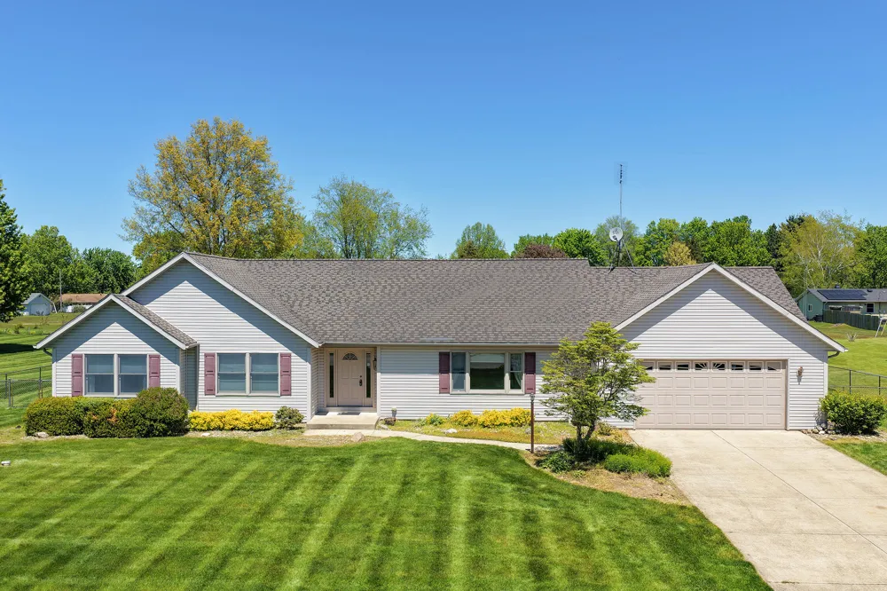 29376 Saddlebred Lane Dowagiac, MI 49047