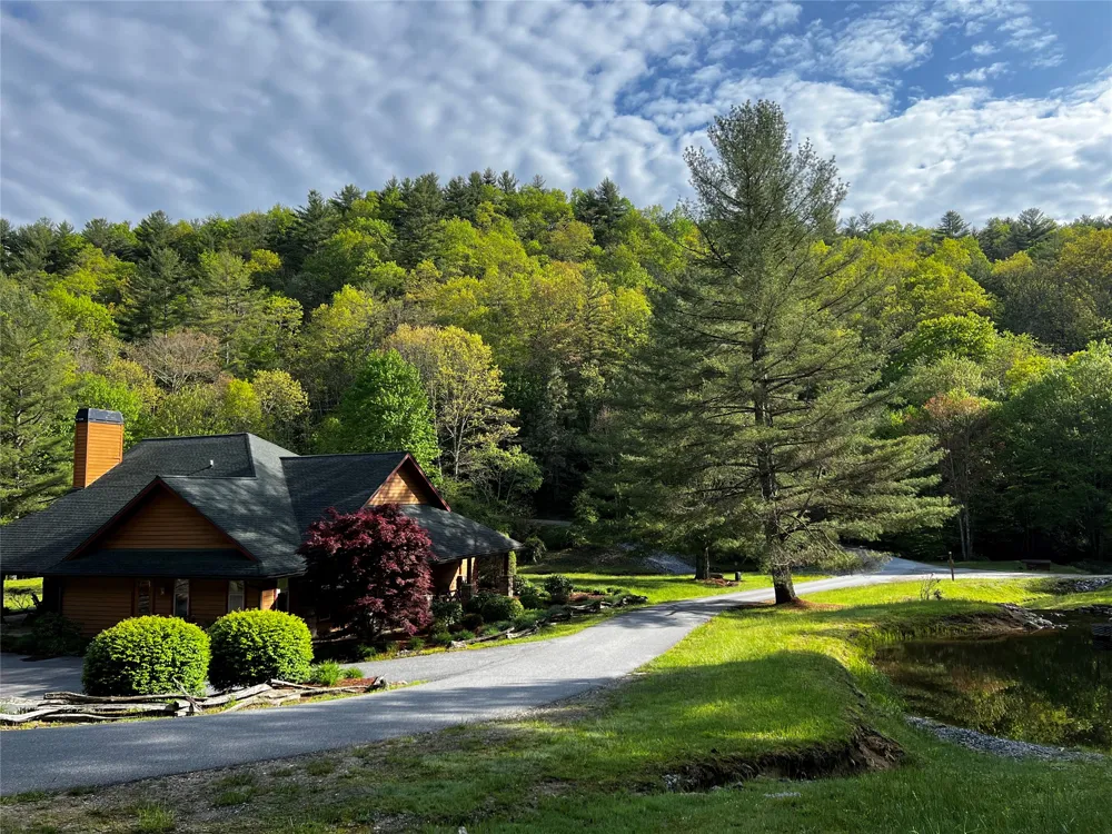 25 Receptive Drive Glenville, NC 28736