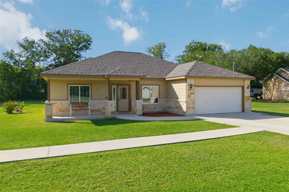 285 Hummingbird Way Martindale, TX 78655