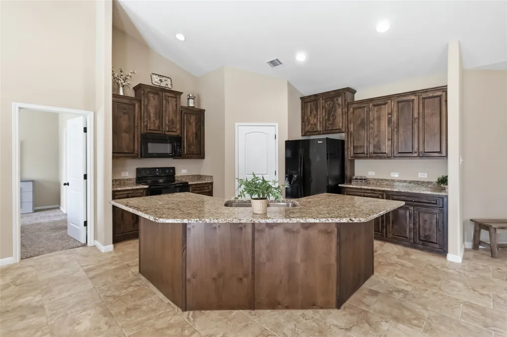 285 Hummingbird Way Martindale, TX 78655