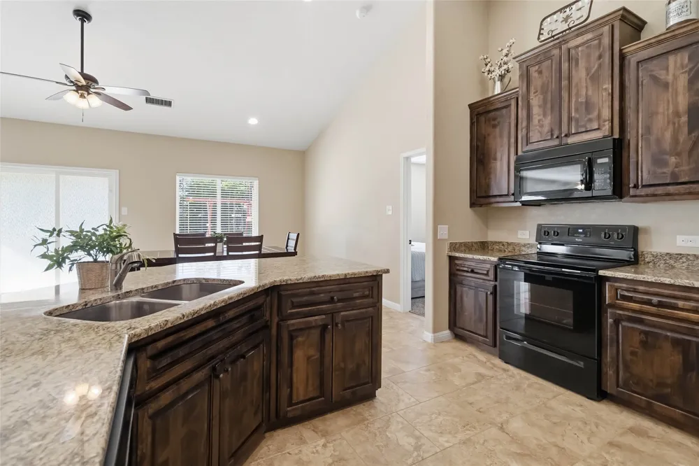 285 Hummingbird Way Martindale, TX 78655