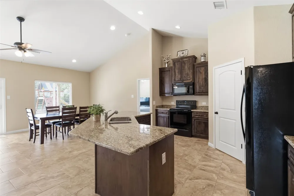 285 Hummingbird Way Martindale, TX 78655