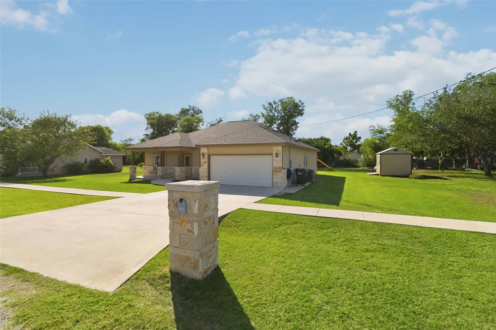 285 Hummingbird Way Martindale, TX 78655
