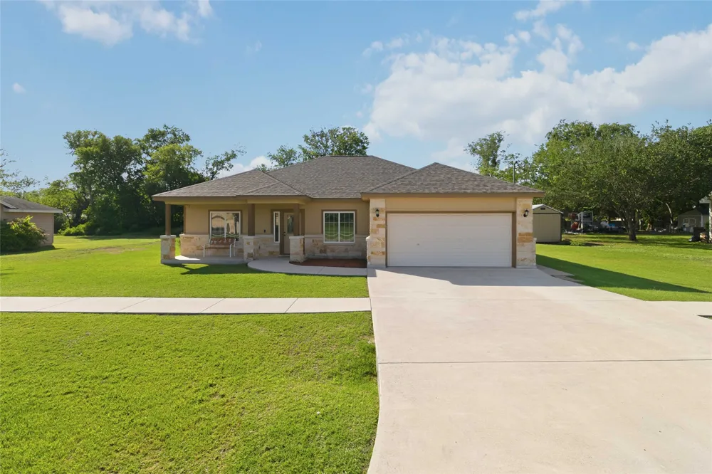 285 Hummingbird Way Martindale, TX 78655