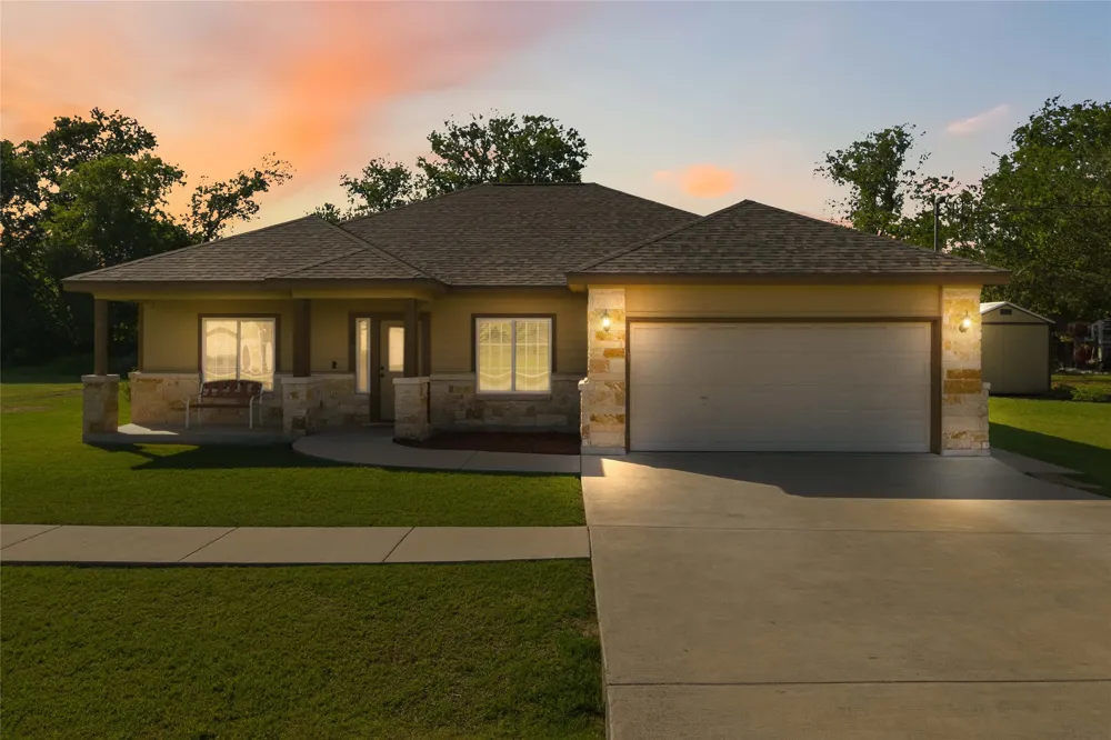 285 Hummingbird Way Martindale, TX 78655
