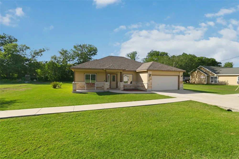 285 Hummingbird Way Martindale, TX 78655