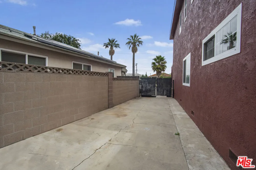 15513 S Tarrant Avenue Compton, CA 90220