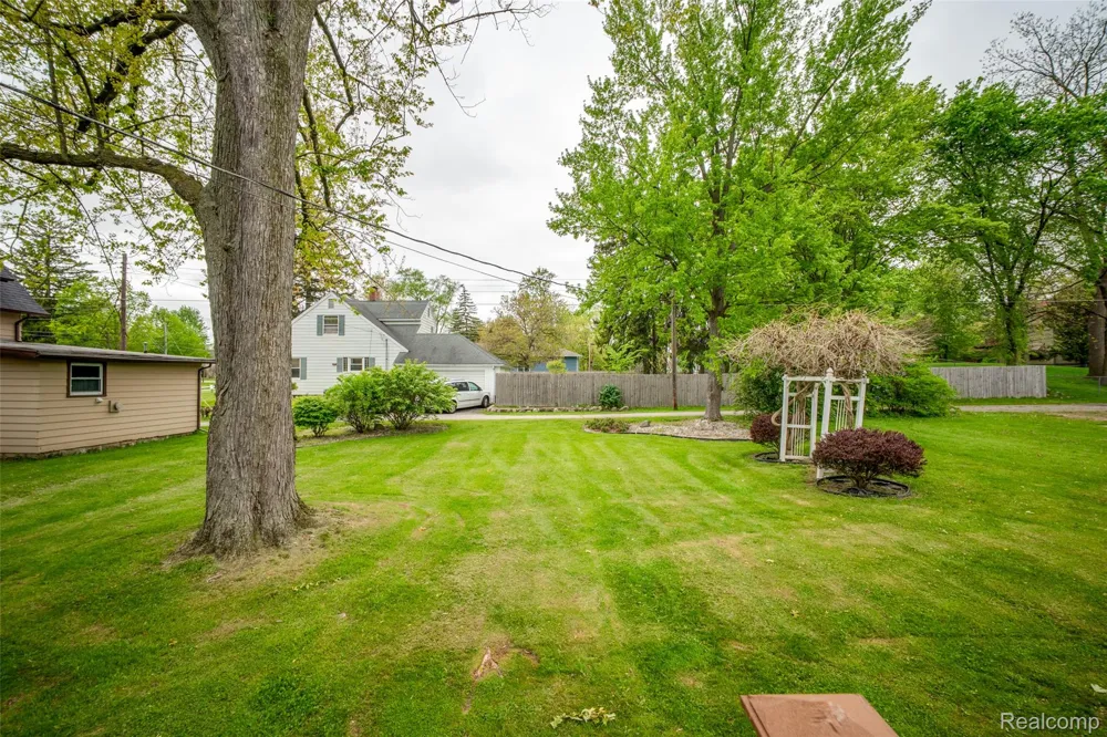 207 Pine River Street Ithaca City, MI 48847