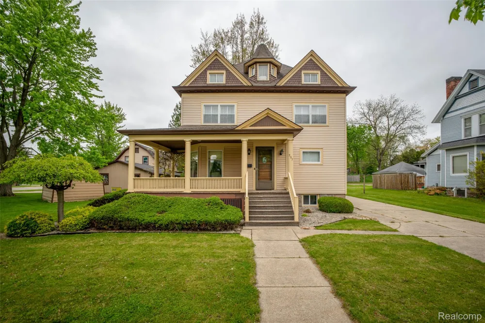 207 Pine River Street Ithaca City, MI 48847