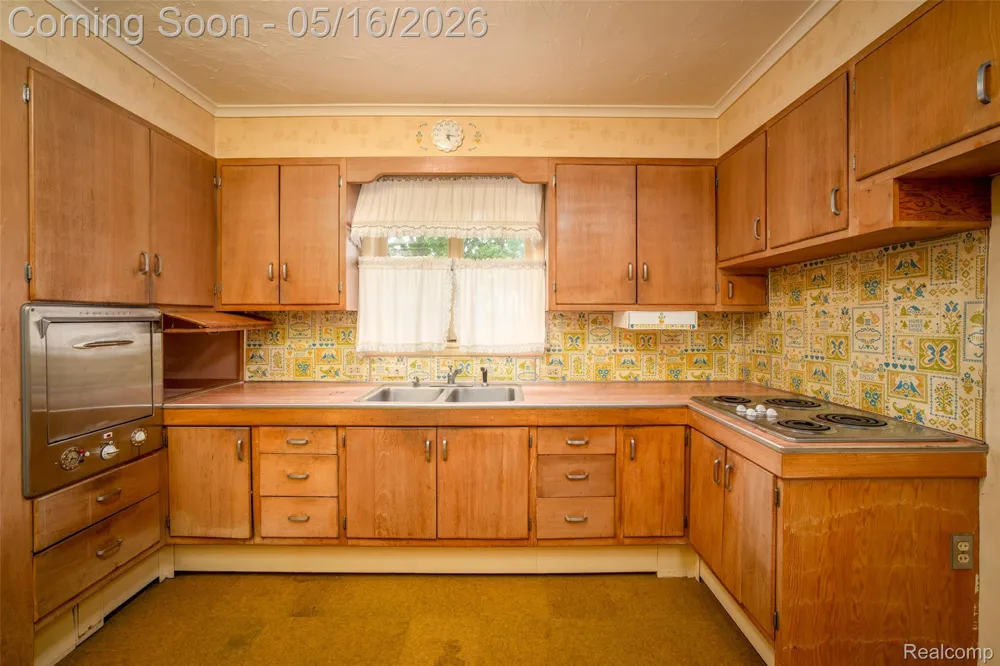207 Pine River Street Ithaca City, MI 48847