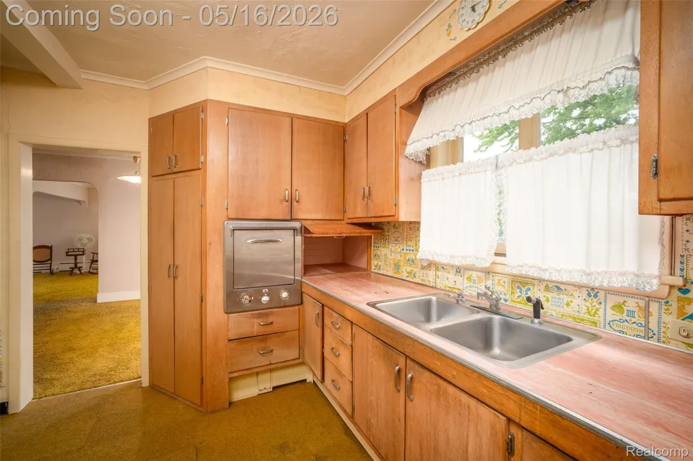 207 Pine River Street Ithaca City, MI 48847