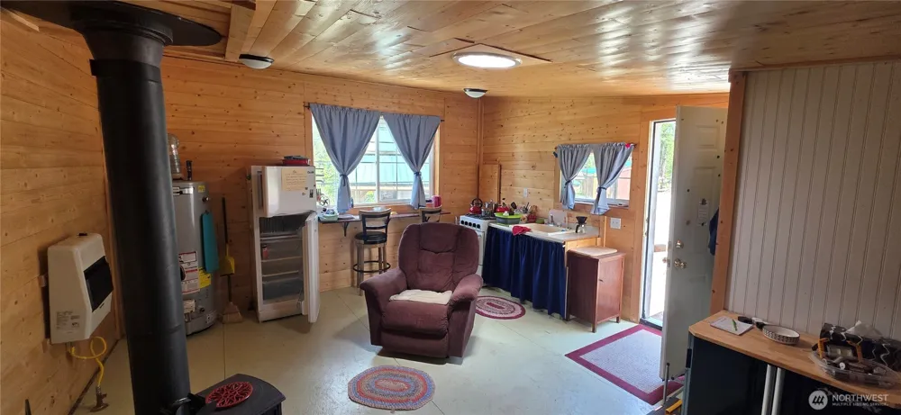 790 BONAPARTE LAKE RD Tonasket, WA 98855