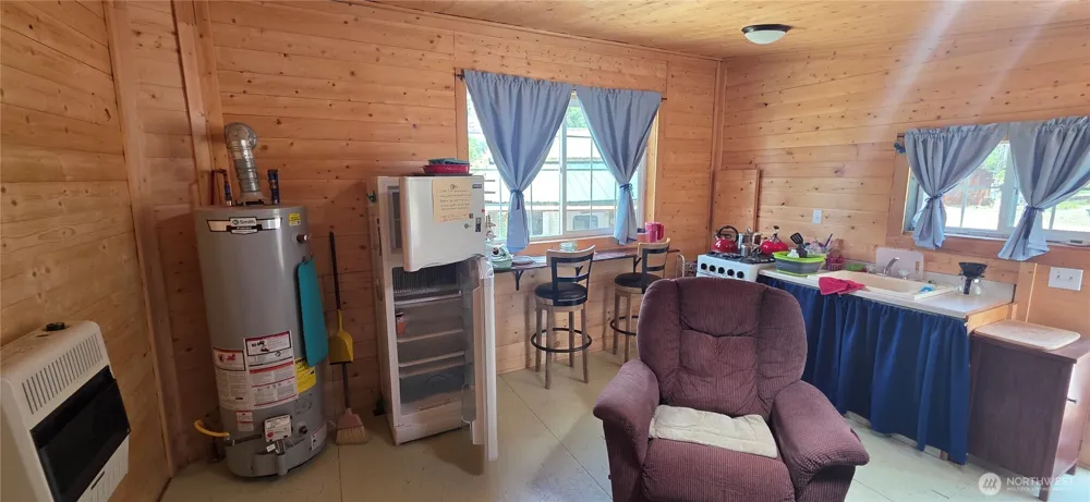 790 BONAPARTE LAKE RD Tonasket, WA 98855