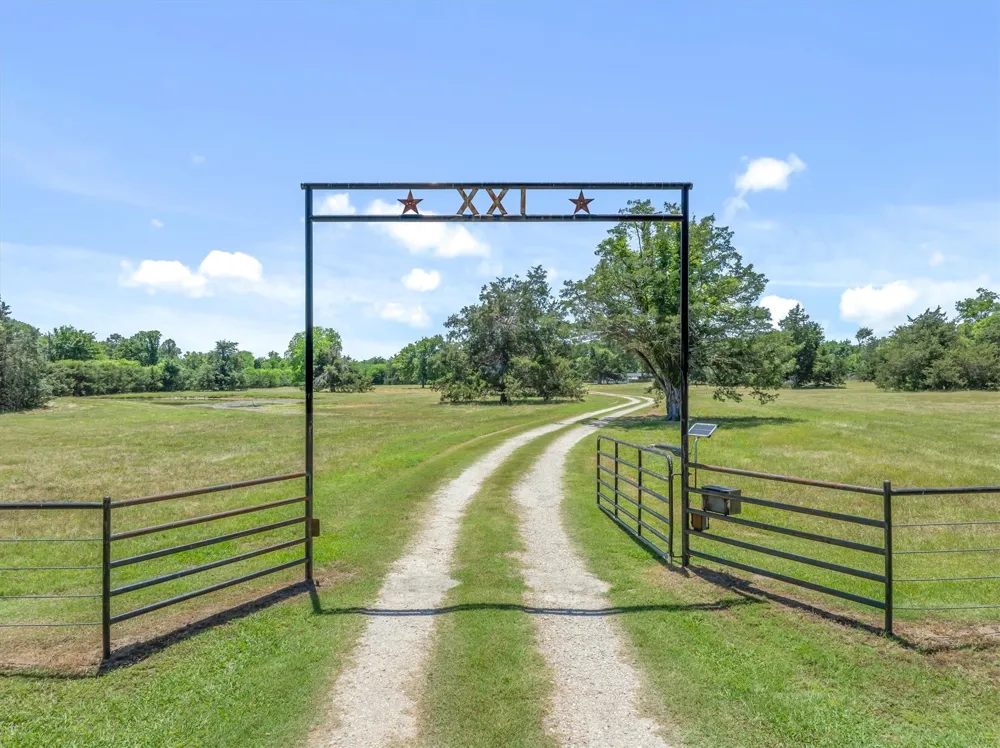 6663 CLEARWATER RANCH ROAD Wills Point, TX 75169