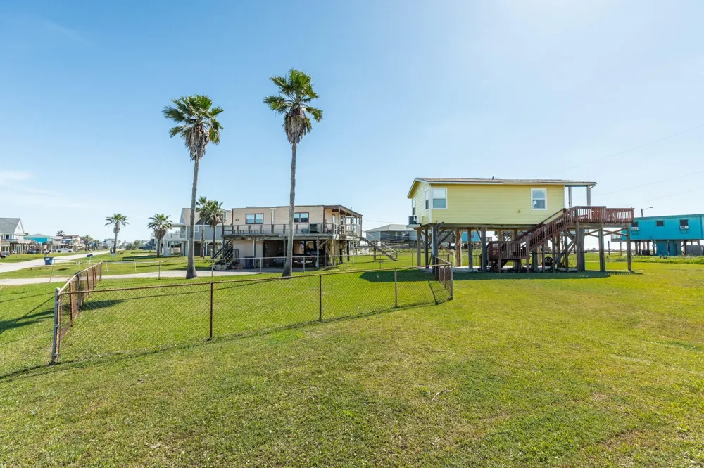 819 Sea Shell Drive Surfside Beach, TX 77541