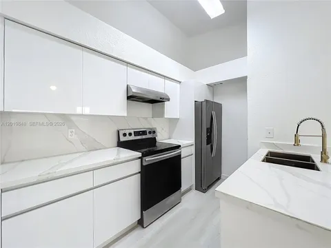 2225 Metropolitan Way #1225