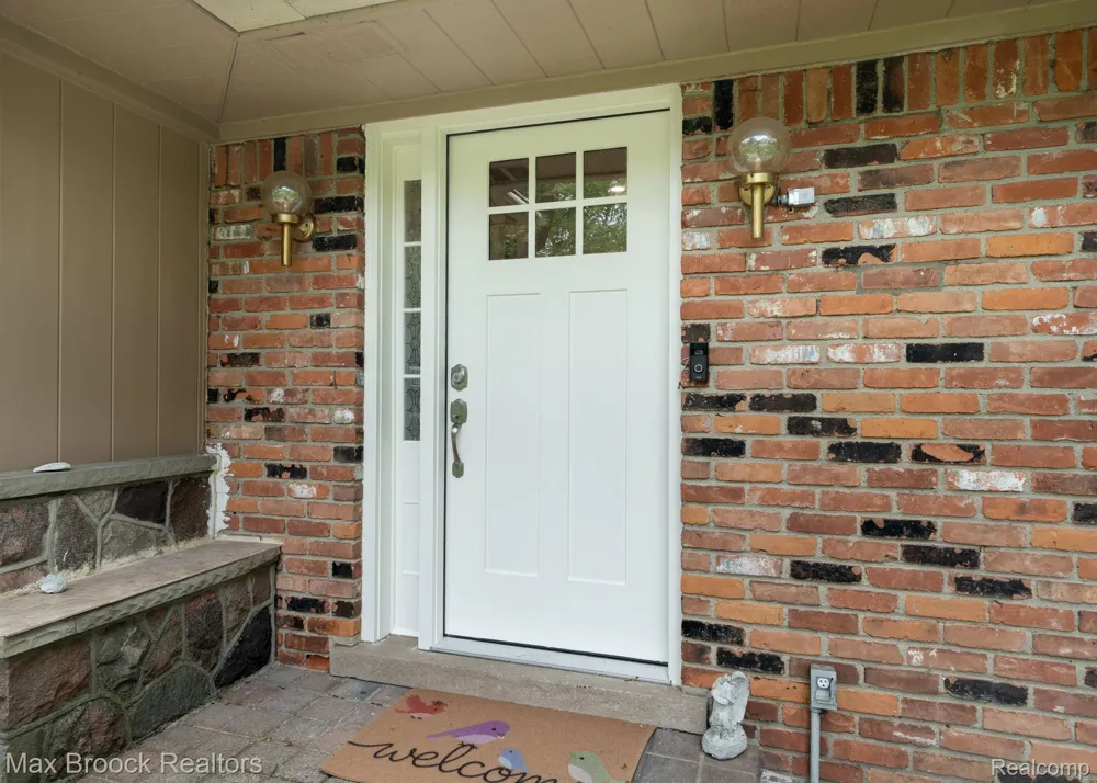 25461 Tweed Drive Franklin Village, MI 48025