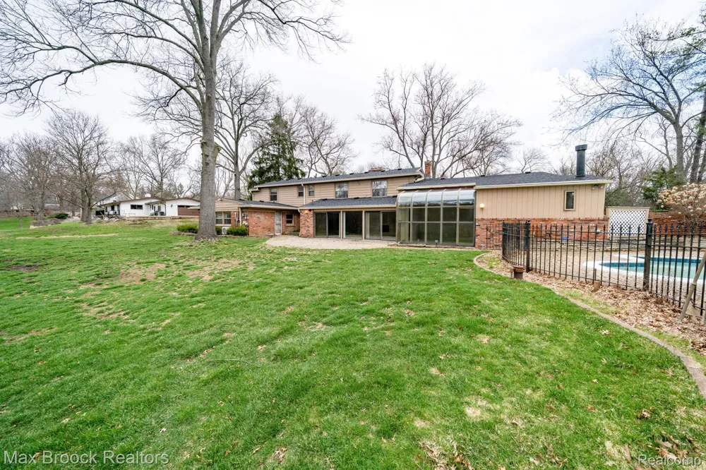 25461 Tweed Drive Franklin Village, MI 48025
