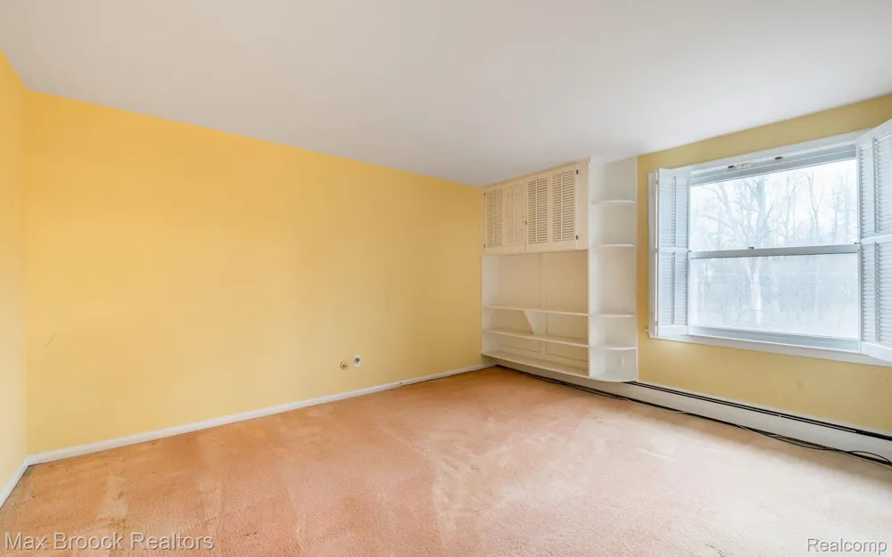 25461 Tweed Drive Franklin Village, MI 48025