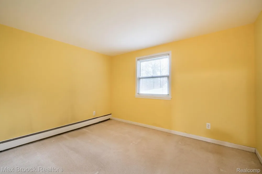 25461 Tweed Drive Franklin Village, MI 48025