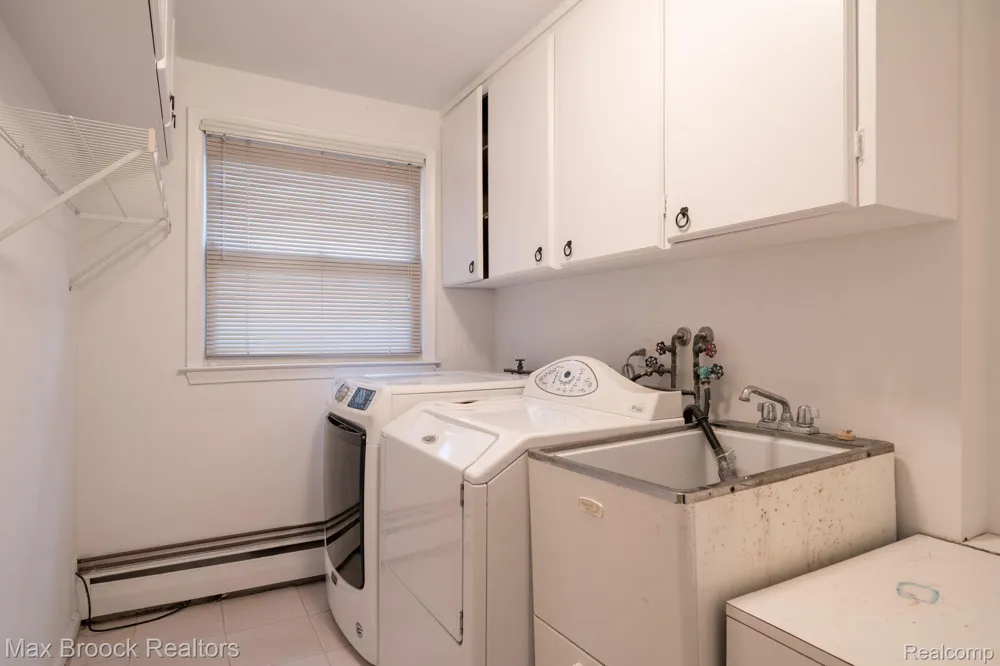25461 Tweed Drive Franklin Village, MI 48025