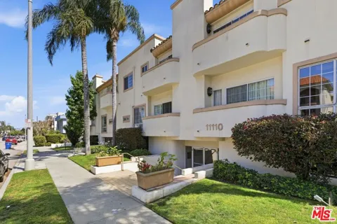 11110 Camarillo Street #122