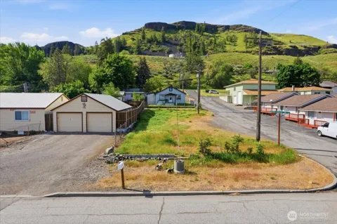 300 E Grand Coulee Avenue