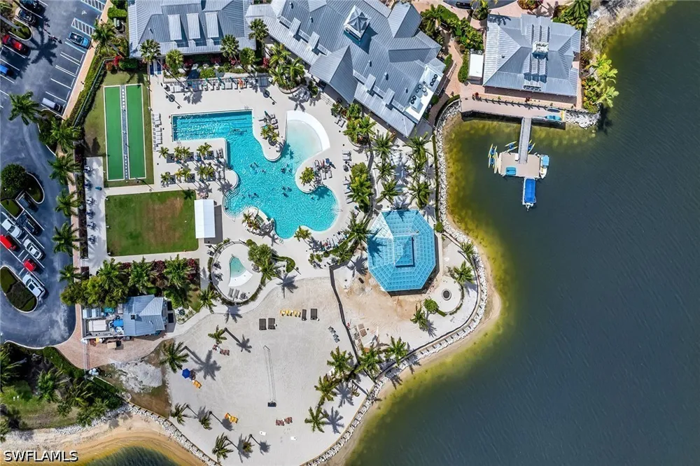 Edgewater Circle Naples, FL 34114