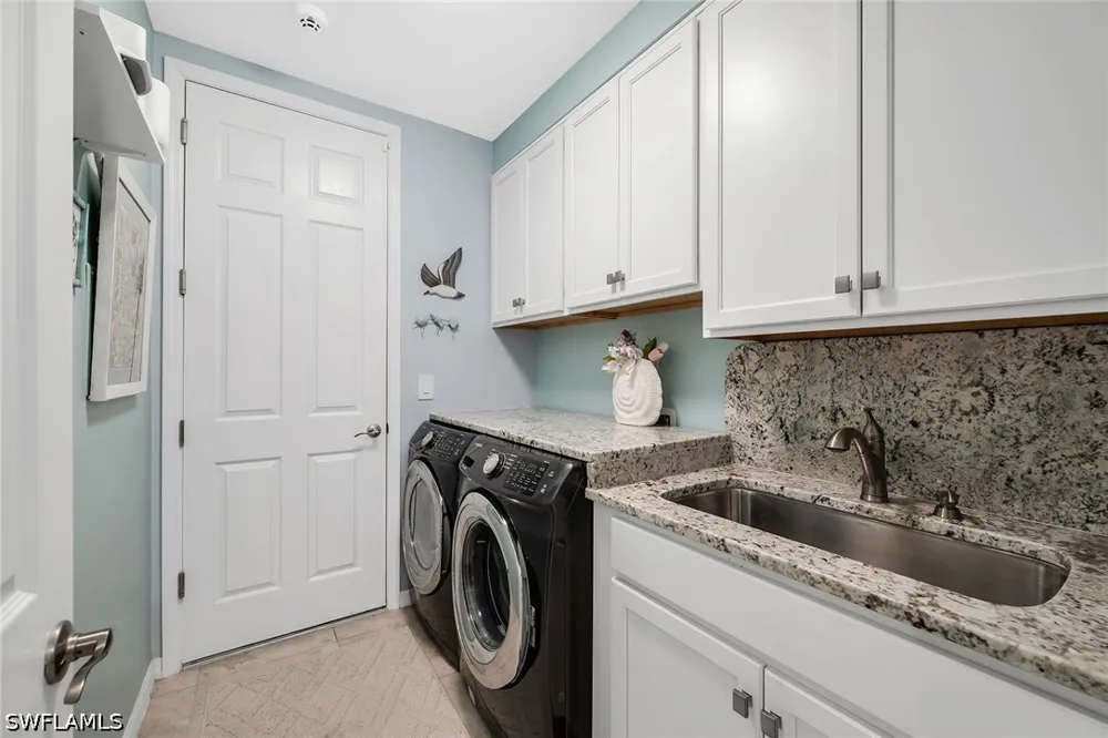 Edgewater Circle Naples, FL 34114