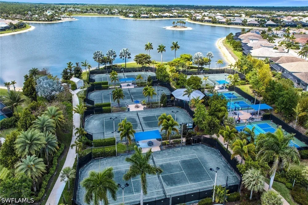 Edgewater Circle Naples, FL 34114