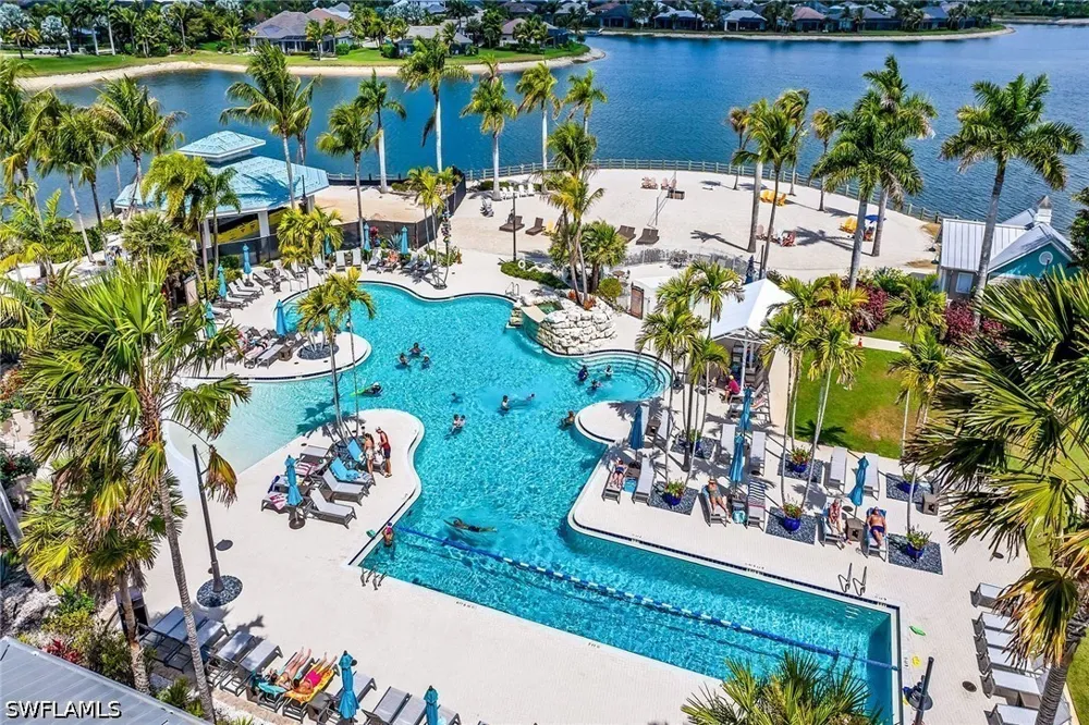 Edgewater Circle Naples, FL 34114