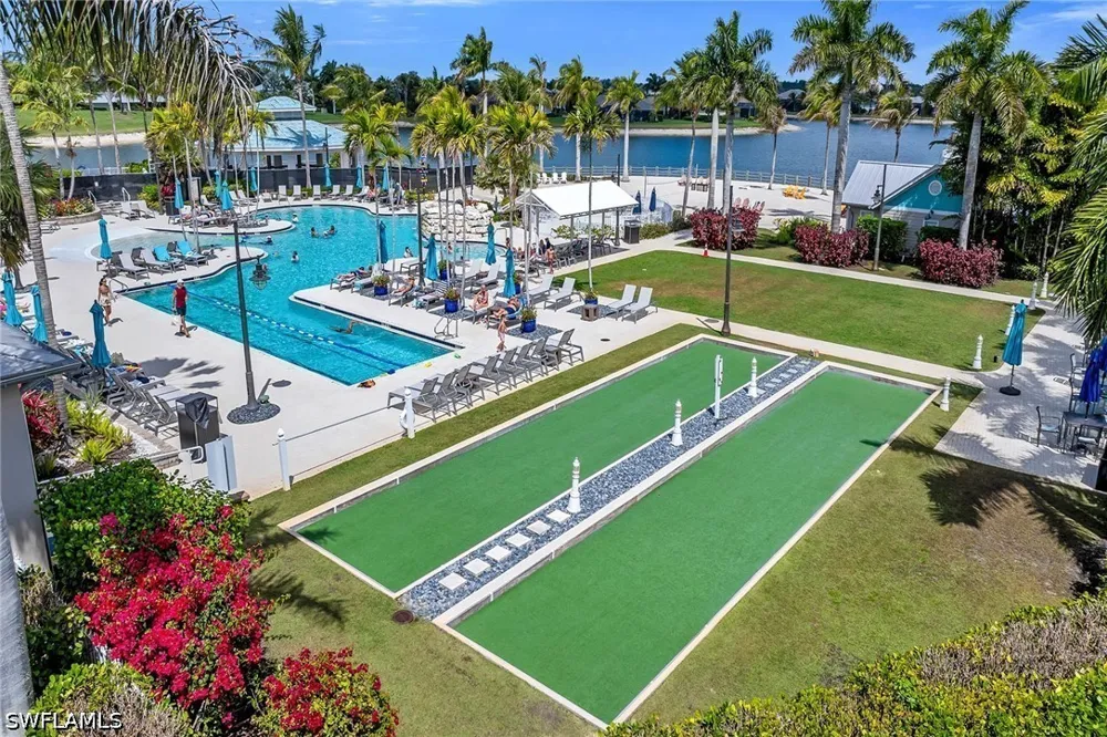 Edgewater Circle Naples, FL 34114