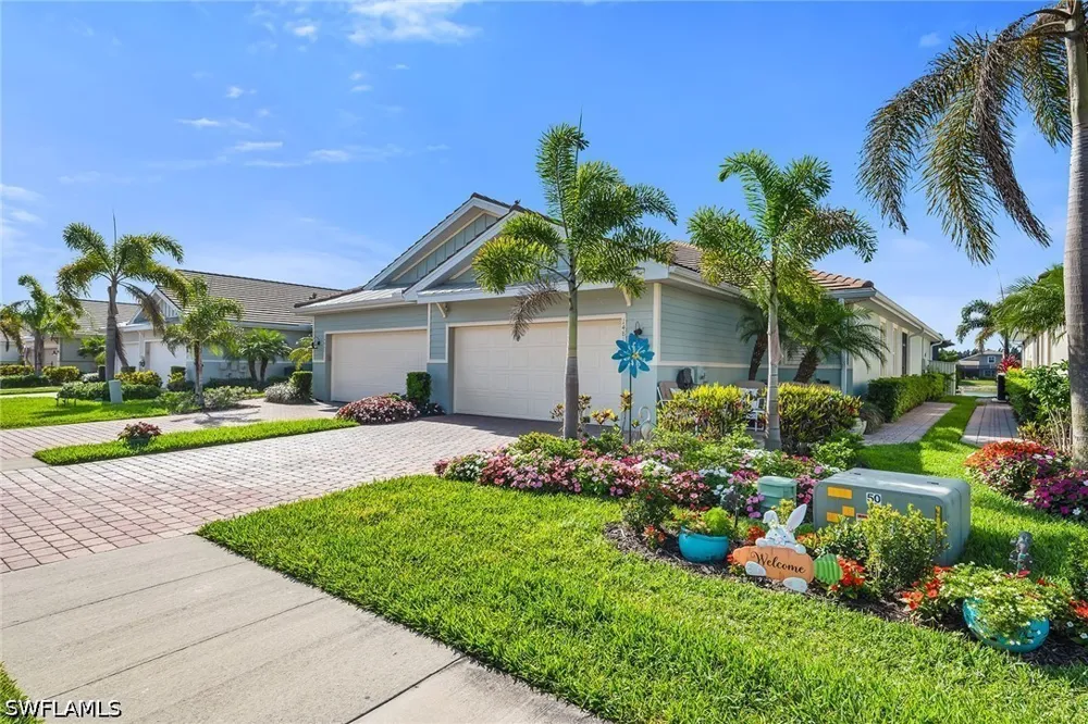 Edgewater Circle Naples, FL 34114