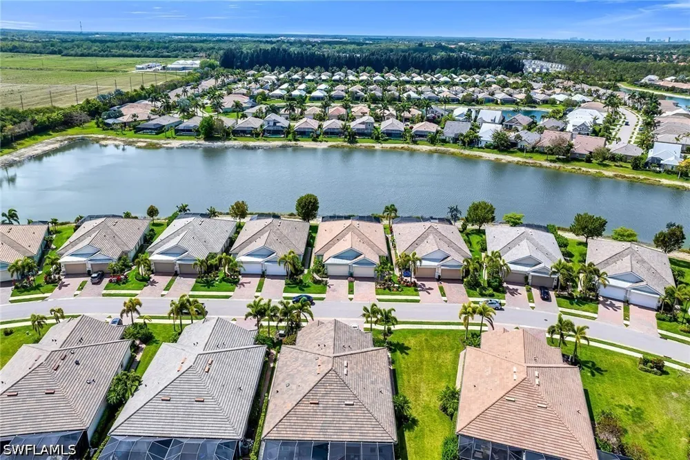 Edgewater Circle Naples, FL 34114