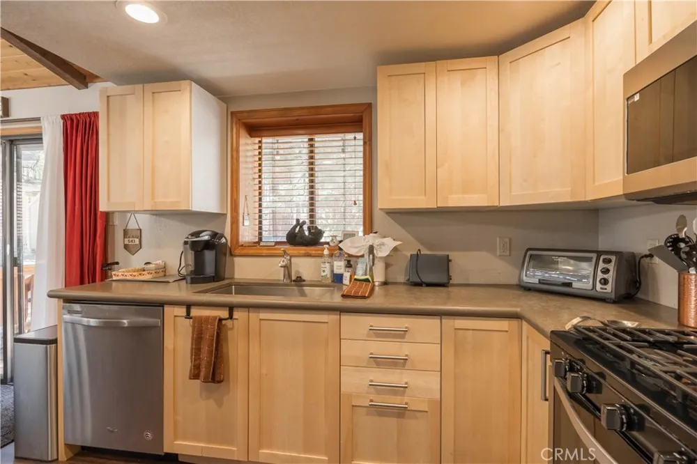 42401 Avalon Road Big Bear Lake, CA 92315