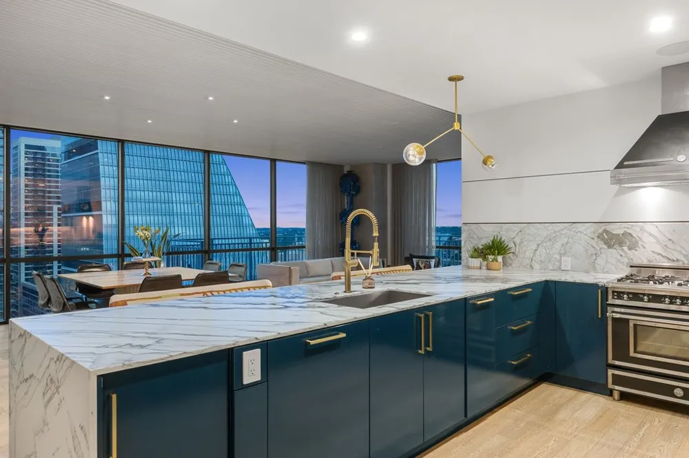 222 West Avenue #2301 Austin, TX 78701