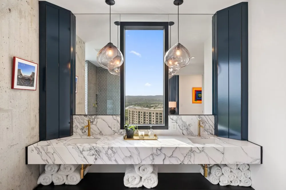 222 West Avenue #2301 Austin, TX 78701
