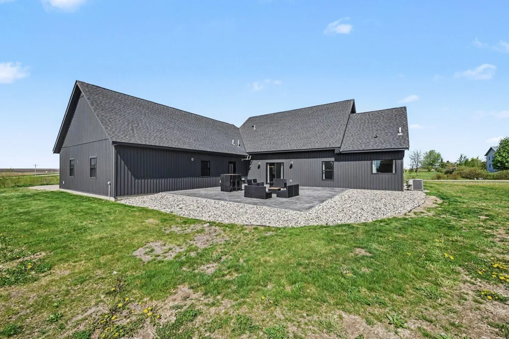 19347 Lake Volney Circle Le Center, MN 56057