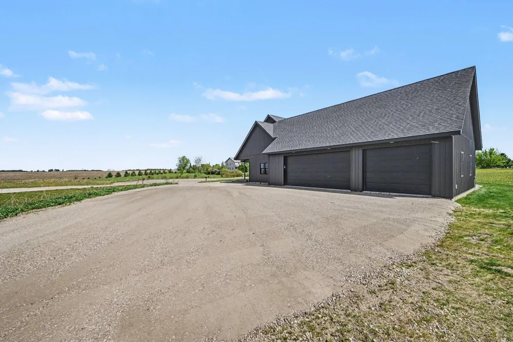 19347 Lake Volney Circle Le Center, MN 56057