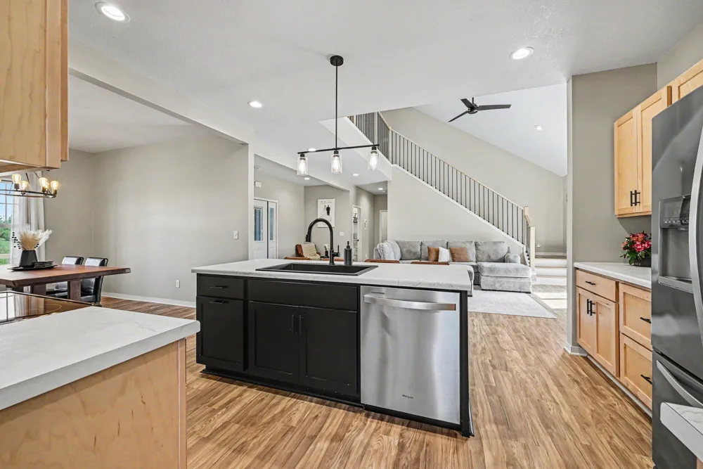 19347 Lake Volney Circle Le Center, MN 56057