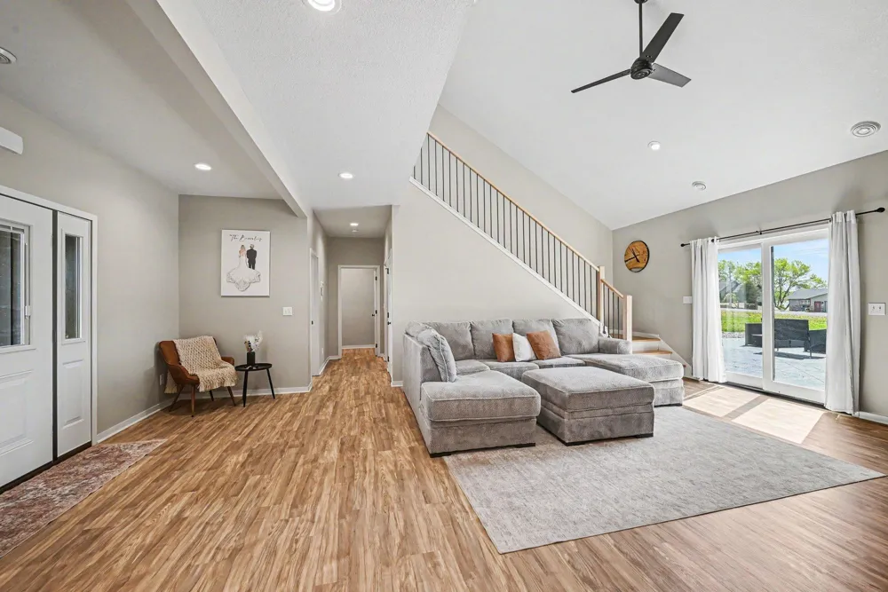 19347 Lake Volney Circle Le Center, MN 56057