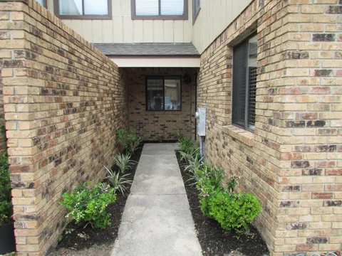 2831 Villager Circle