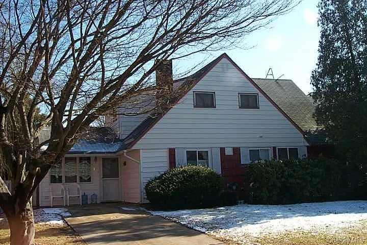 15 Ponder Lane Levittown, NY 11756