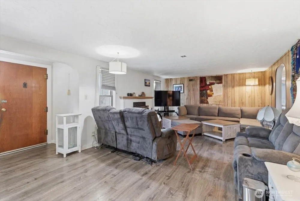 118 Coulee Boulevard Electric City, WA 99123