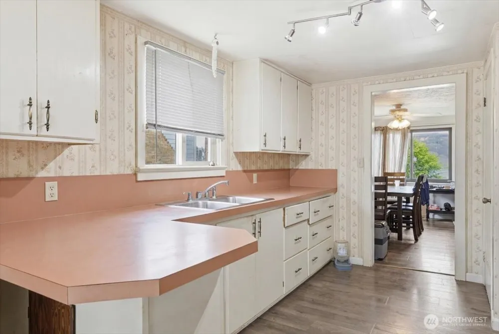 118 Coulee Boulevard Electric City, WA 99123
