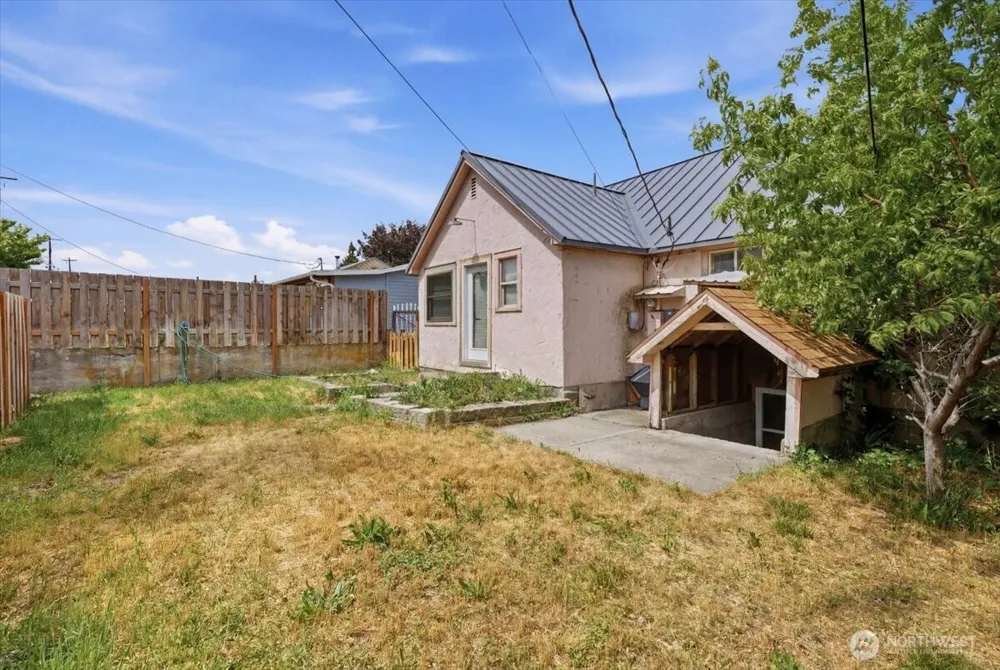 118 Coulee Boulevard Electric City, WA 99123