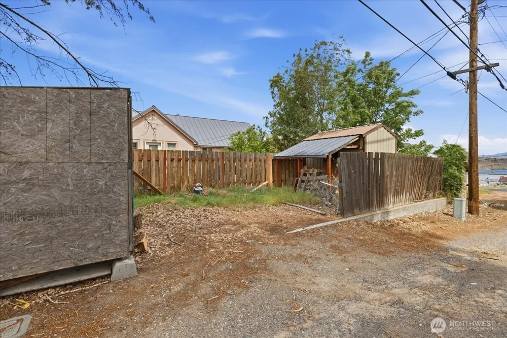 118 Coulee Boulevard Electric City, WA 99123
