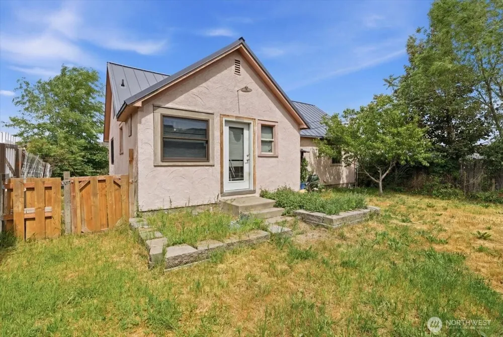 118 Coulee Boulevard Electric City, WA 99123