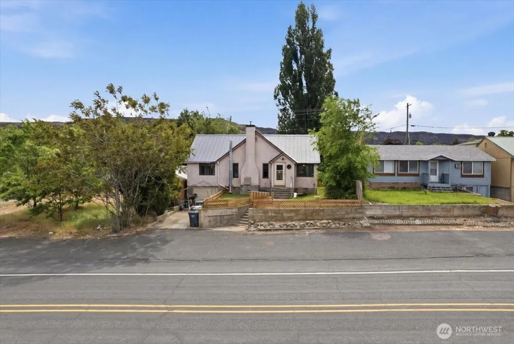 118 Coulee Boulevard Electric City, WA 99123